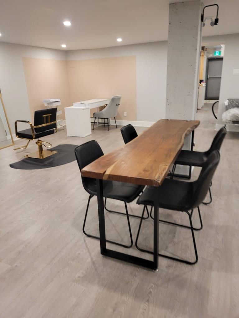 Renovated 1,350 sqft space beside the CHUM and University