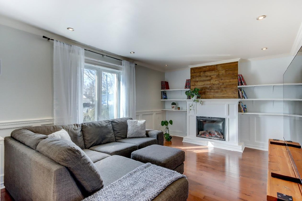 Renovated house with bachelor style space Ile-Ste-Therese