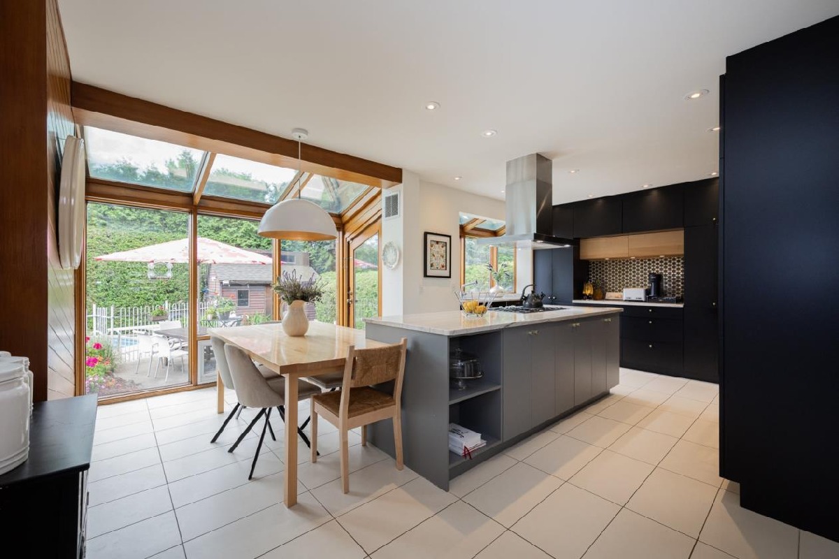 Stunning property with exclusive architectural design