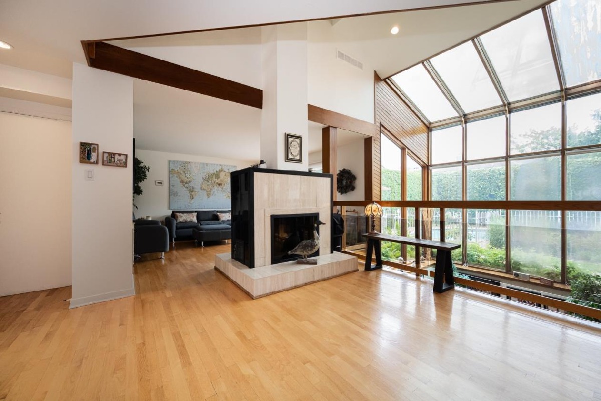 Stunning property with exclusive architectural design