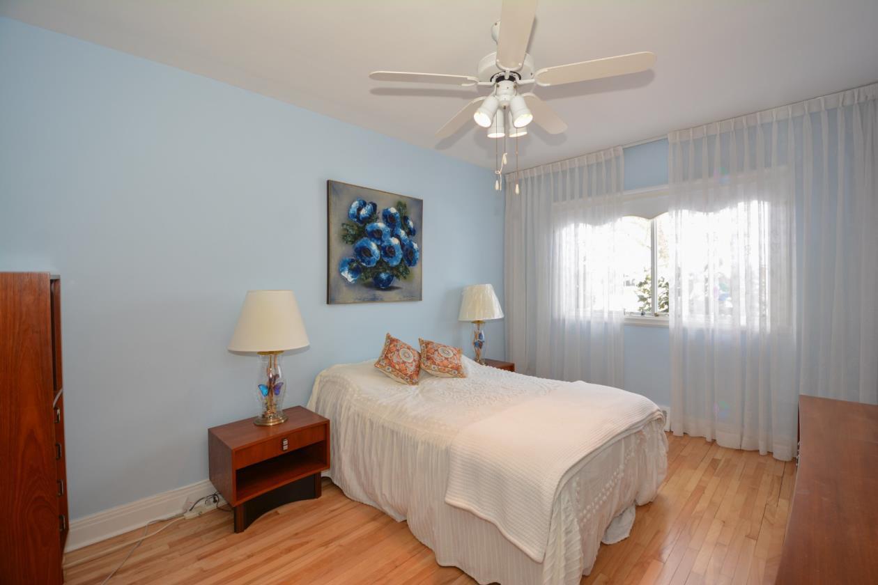House in Ville St-Laurent, Ideal for family