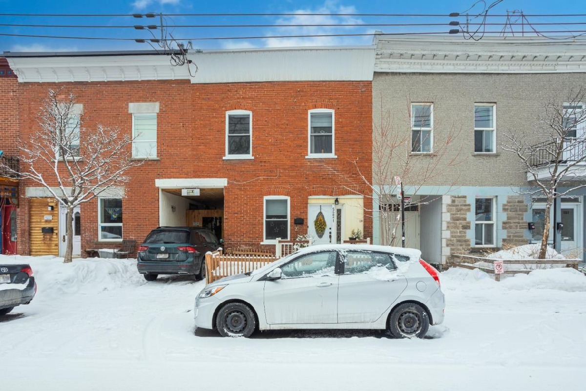 Duplex converted into a upscale single-family home Mile-End