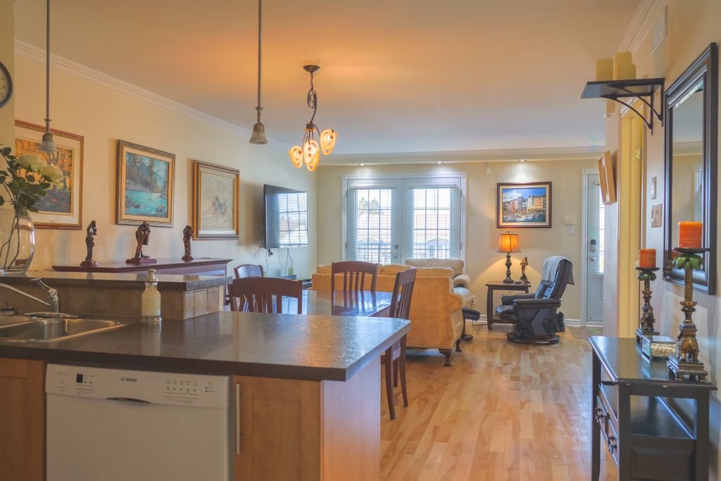 Condo 2 bedrooms Completely furnished in Pointe-aux-Trembles