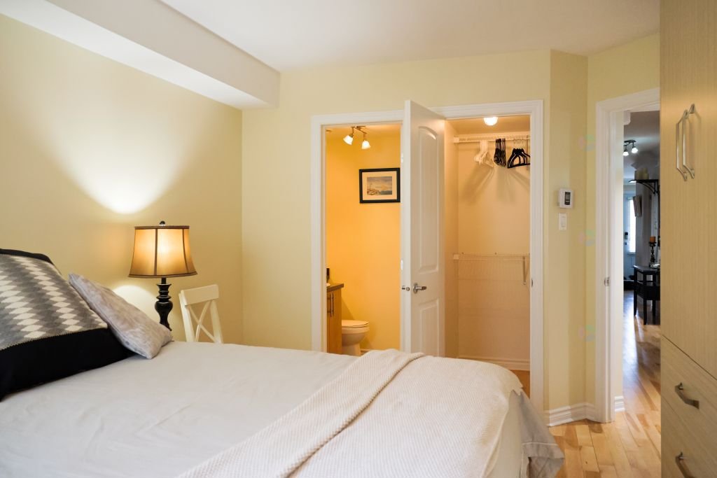 Condo 2 bedrooms Completely furnished in Pointe-aux-Trembles