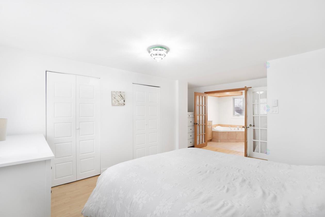 Charming Renovated Cottage in Vaudreuil-sur-le-Lac