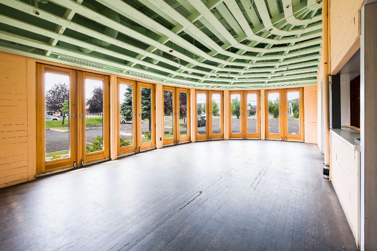 Commercial space 2,398 or 3,497 sq. ft. for rent