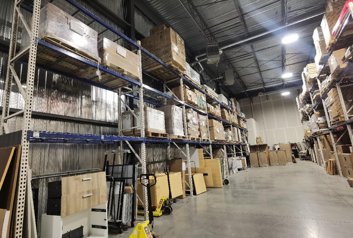 6,500 sqft warehouse for rent industrial building in Candiac