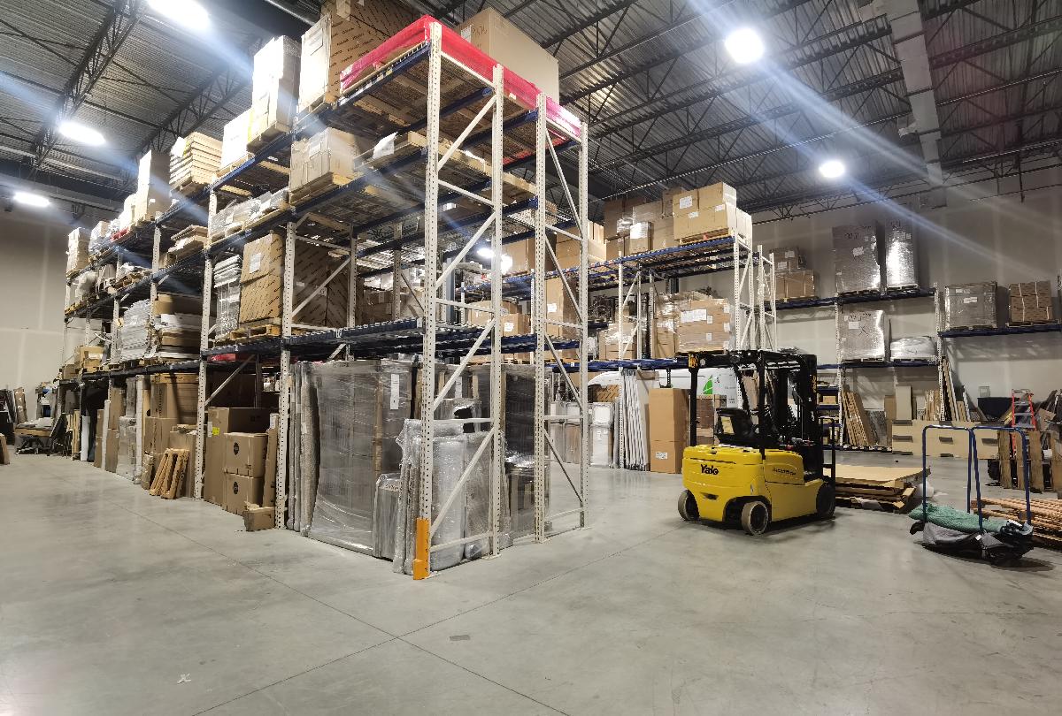 6,500 sqft warehouse for rent industrial building in Candiac