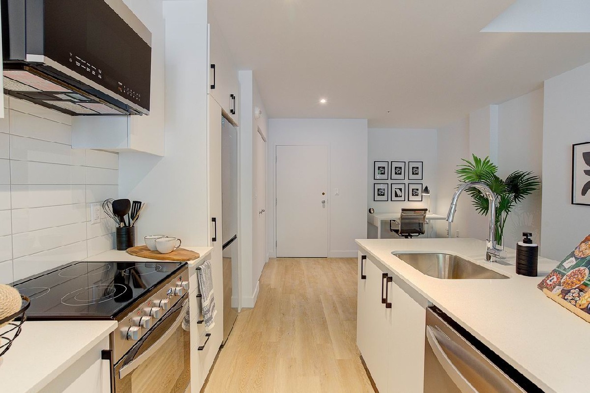 Savana sur le Parc -- New rental condos Cote-des-Neiges