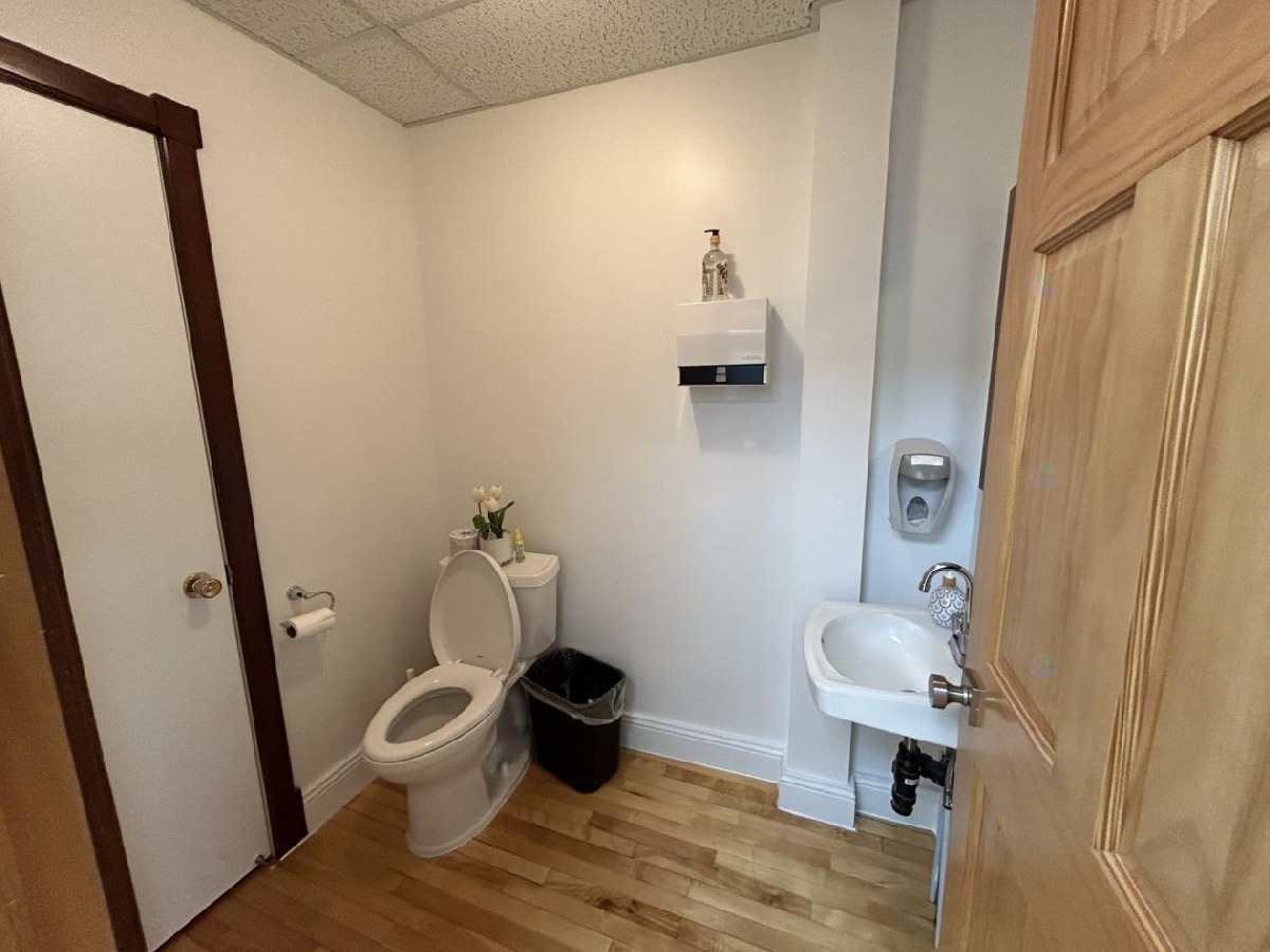 Office for rent 1414 sqft on 2nd floor downtown St-Jerome
