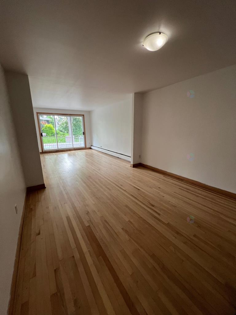 Large 8 1/2 of 2,200 sqft with private backyard Ahuntsic