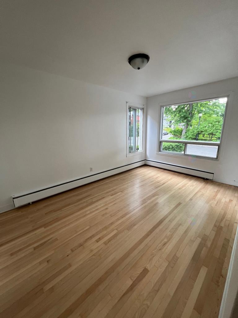 Large 8 1/2 of 2,200 sqft with private backyard Ahuntsic