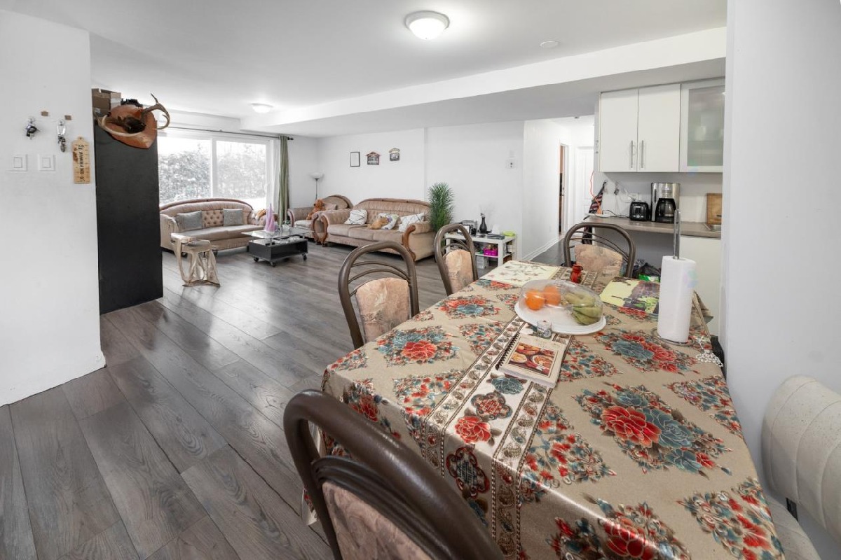 Spacious 4 1/2 on ground floor with large backyard in Duvern