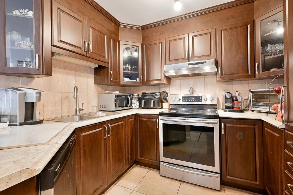 Large 4 1/2 condo, fireplace, 2 balconies, RDP