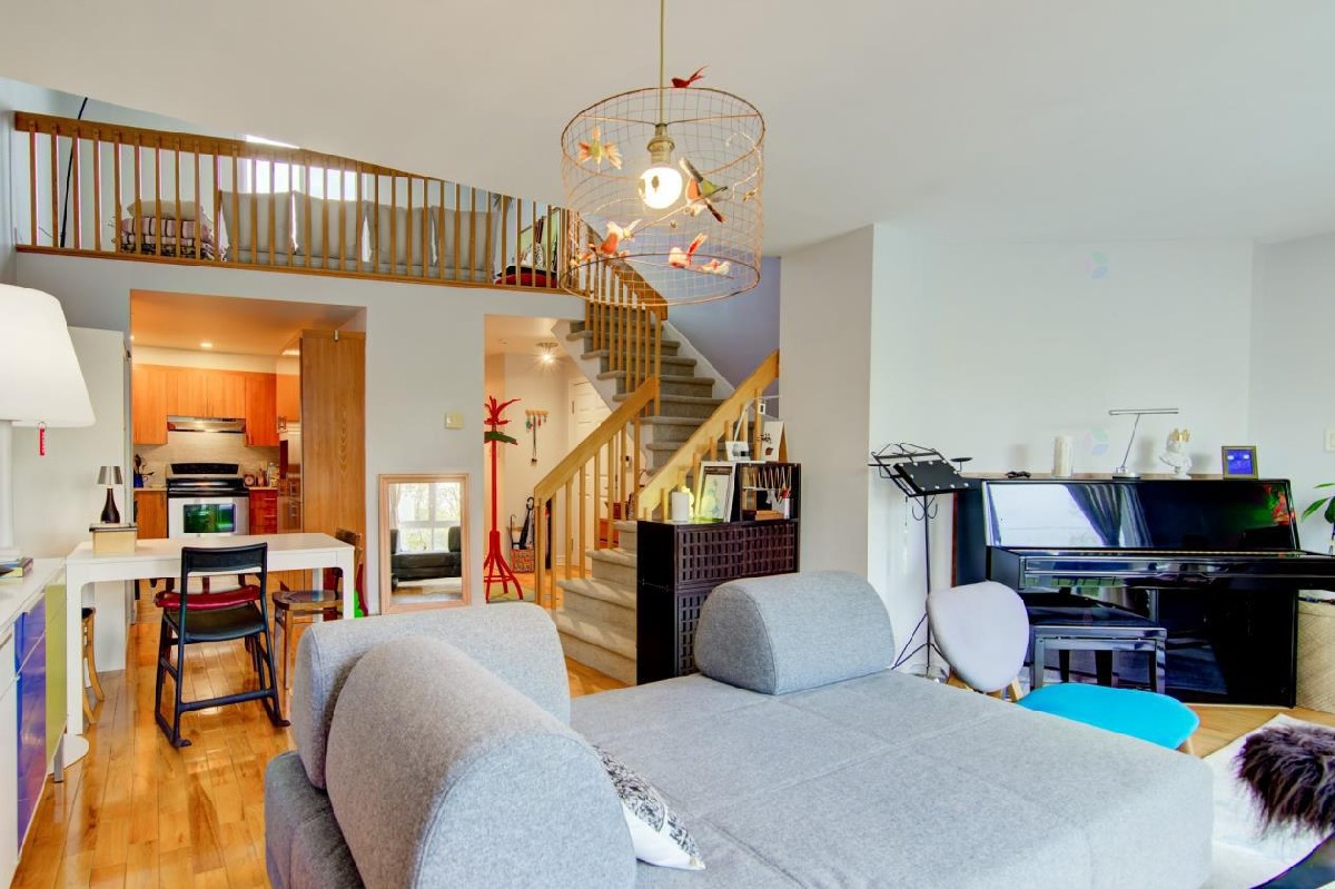 3 bedroom condo with cathedral ceiling near Olympic Stadium