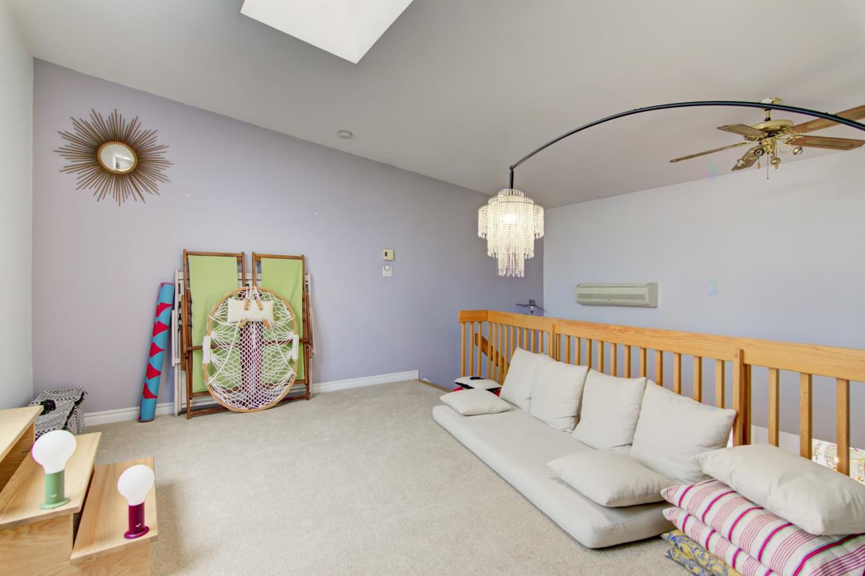 3 bedroom condo with cathedral ceiling near Olympic Stadium