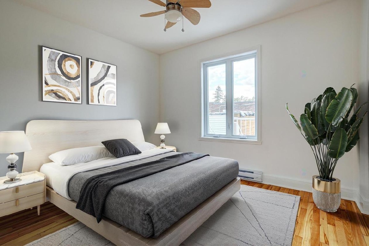 Renovated 2 bedroom condo with fenced yard Petite-Patrie Mtl