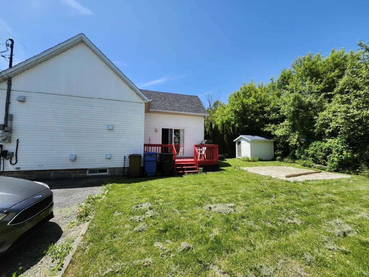*** Well-maintaned and affordable house in Valleyfield ***