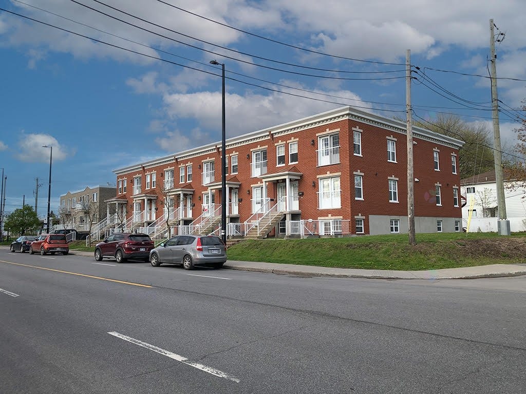 Condo 2 bedrooms Completely furnished in Pointe-aux-Trembles