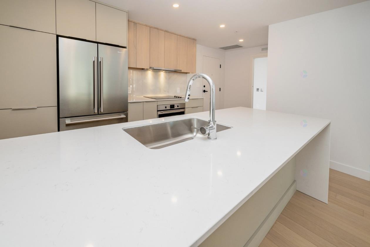 Luxury 3 1/2 condo 2025 for rent Downtown Laval