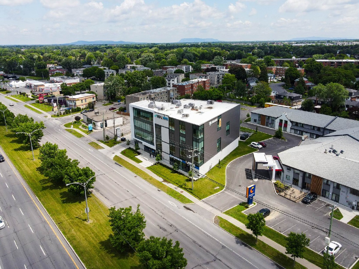 Coworking spaces / Office for rent Turnkey Brossard