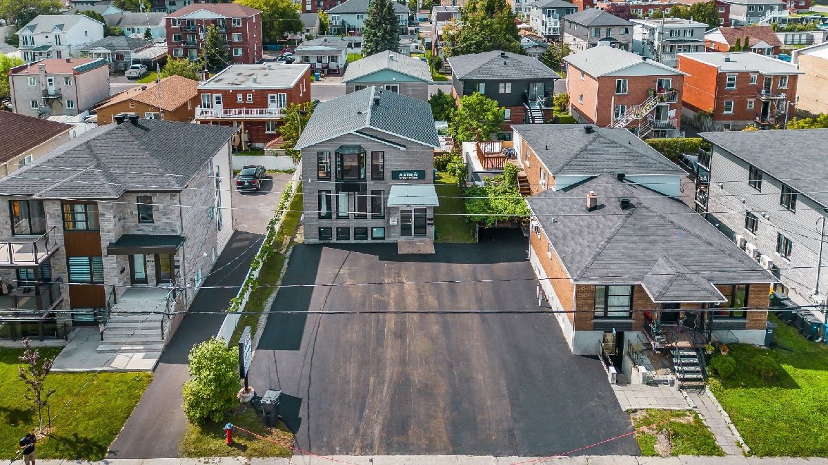Very nice 881 sqft space Minimum lease 1 year in St-Hubert