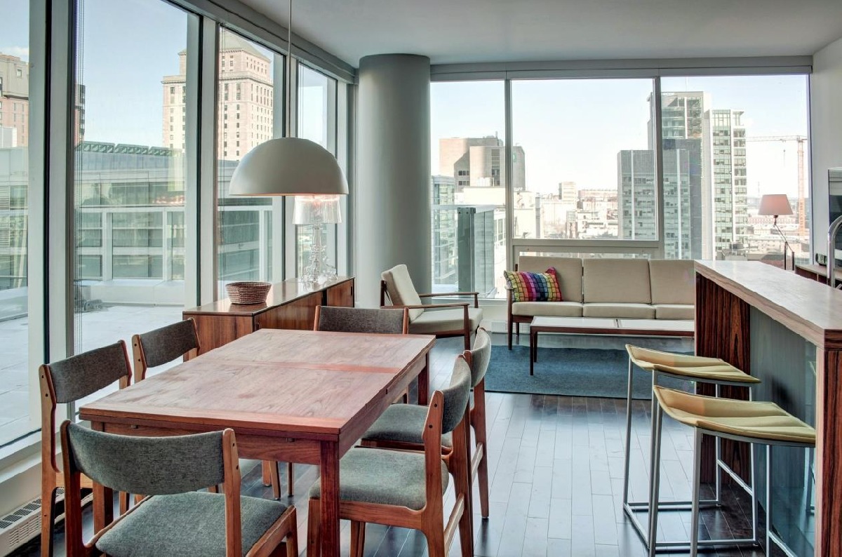 Square Victoria 4 1/2 condo on 11th floor huge terrace