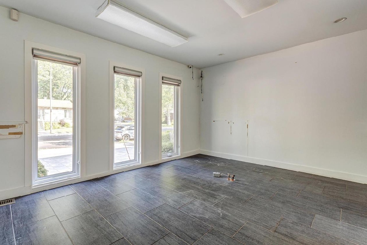 Rare opportunity! semi-commercial side-by-side duplex