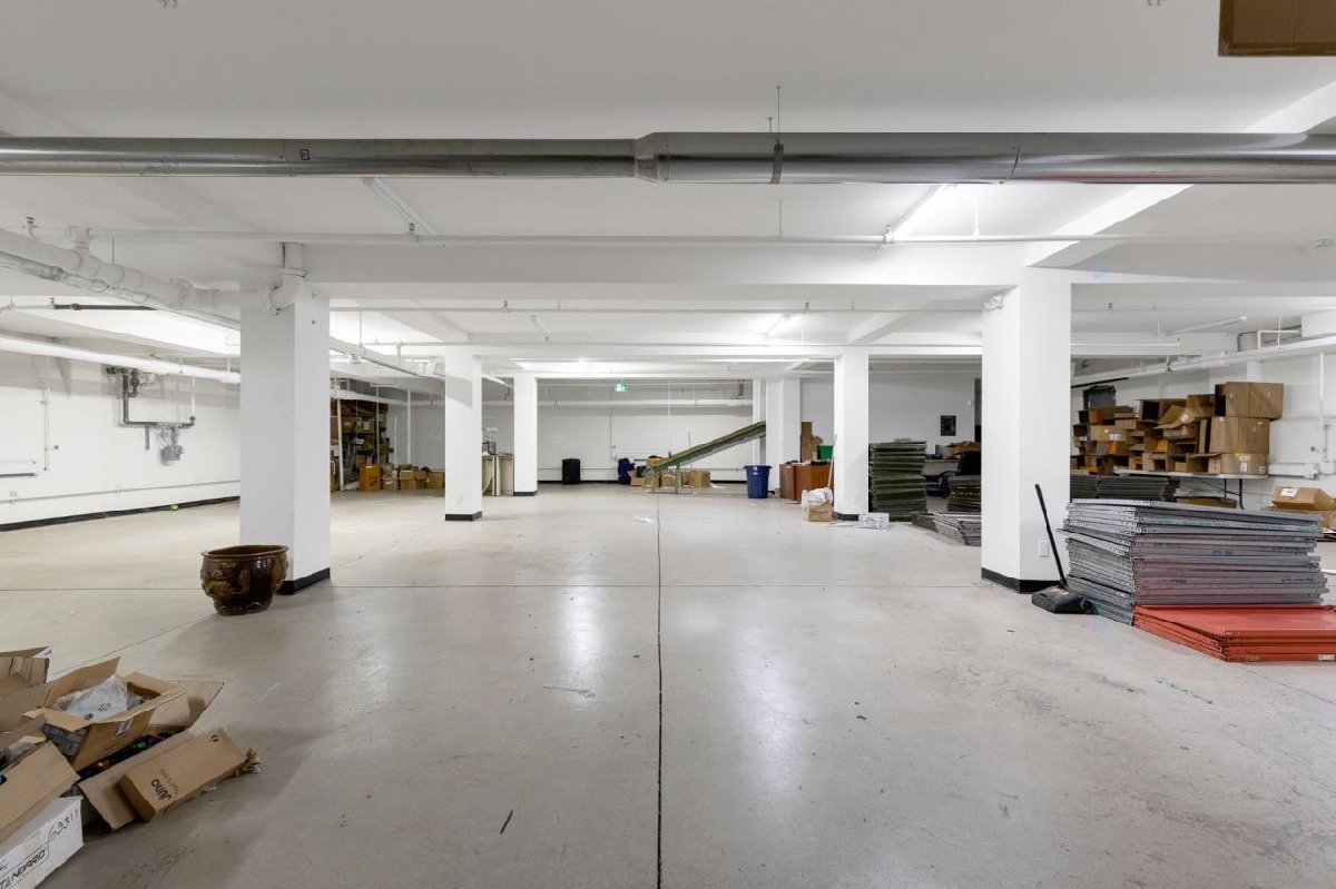 8600 sqft space corner Duluth / St-Laurent Montreal Plateau