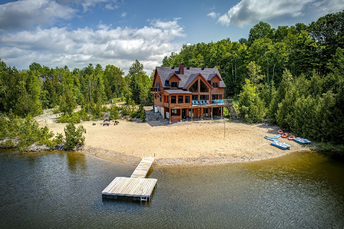 Rental chalet domain for sale in the Laurentians