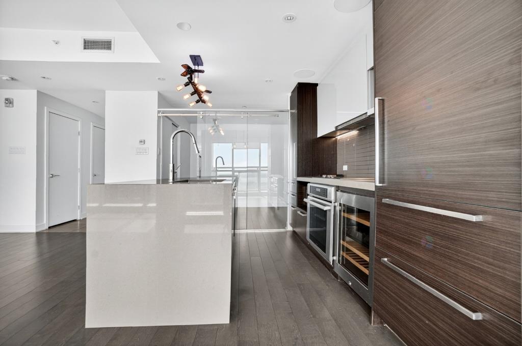 5 stars executive condo - 38th floor - Montreal