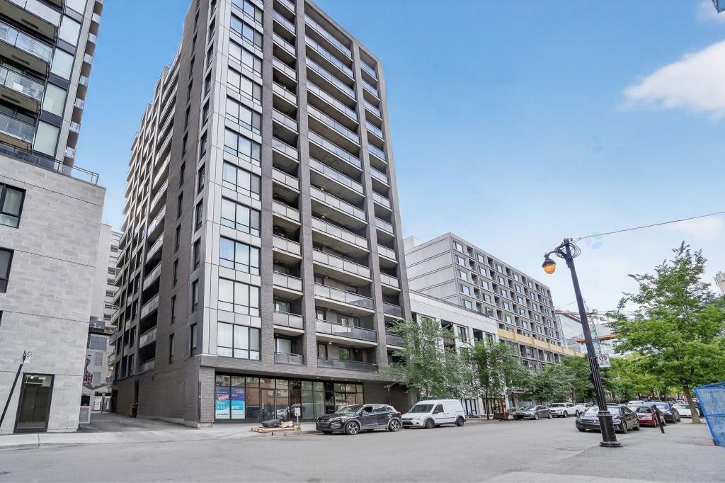 Fully-Furnished penthouse 100 m from Concordia University