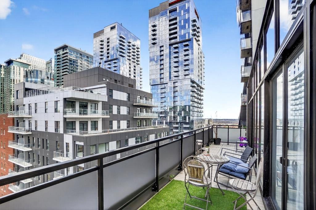 Fully-Furnished penthouse 100 m from Concordia University