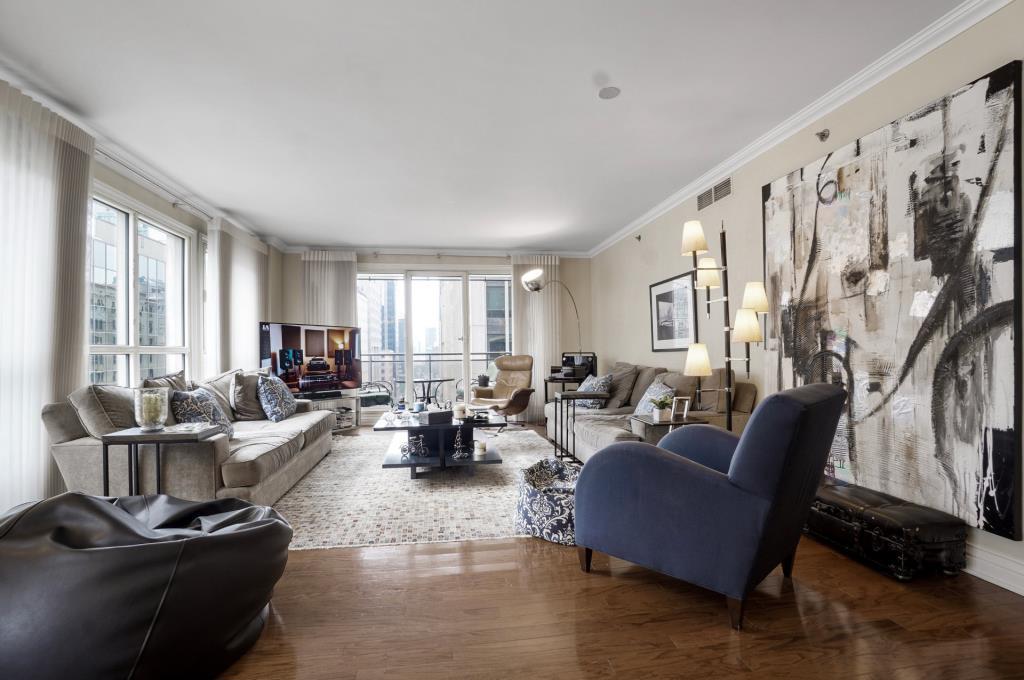 Furnished & Renovated - 20th floor - PRESTIGIOUS 