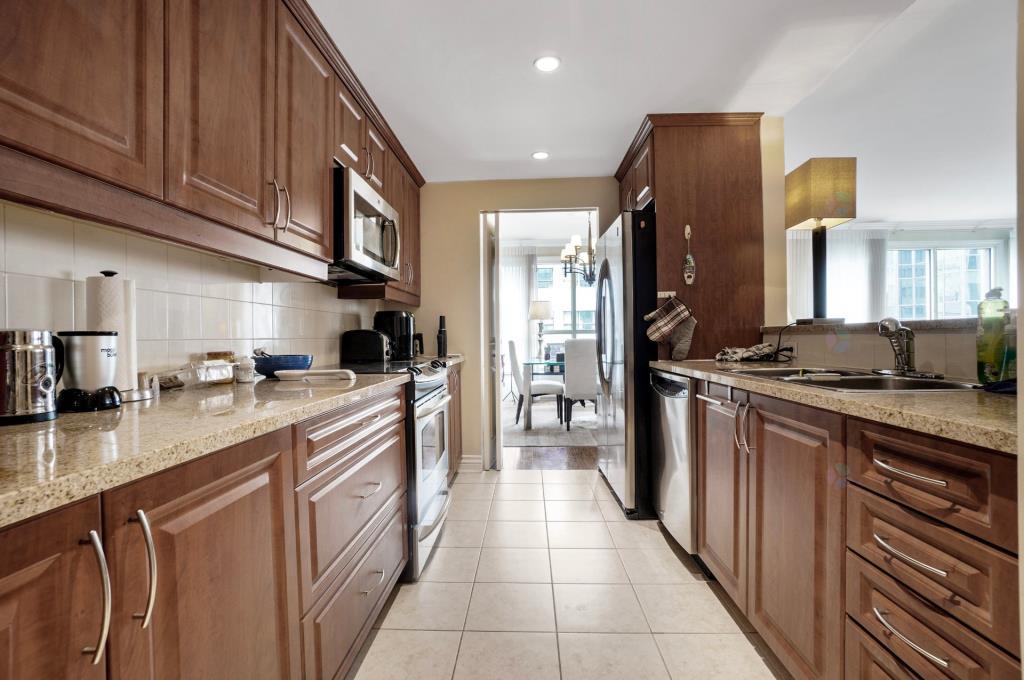 Furnished & Renovated - 20th floor - PRESTIGIOUS 