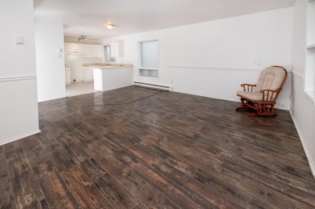 Large 4 1/2 apartment Riviere-des-Prairies AVAILABLE
