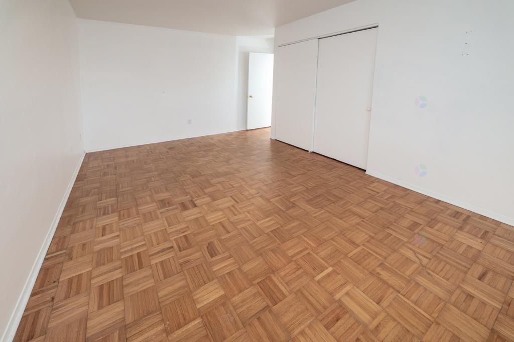 Large 4 1/2 apartment Riviere-des-Prairies AVAILABLE