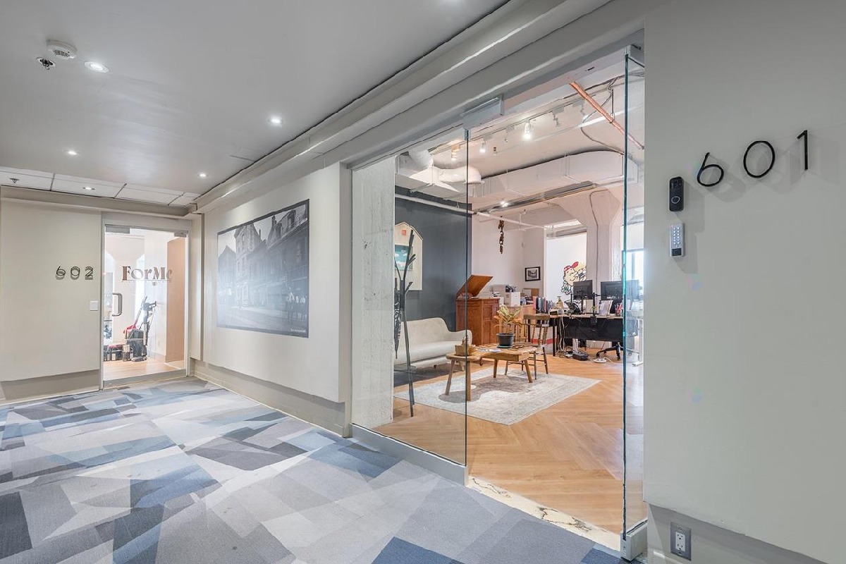 Office 1800 PC, 6th floor, St-Laurent Blvd, Plateau