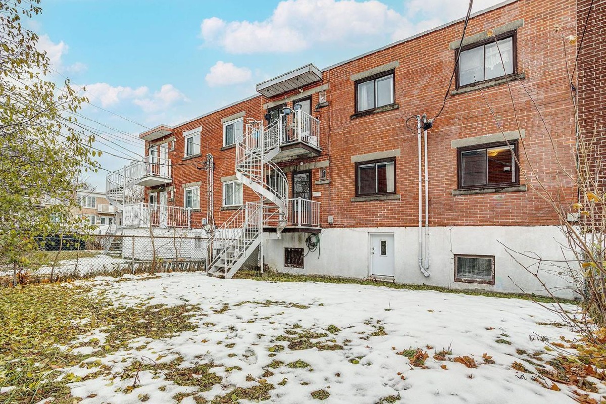 Duplex with garage and potential for a bachelor unit Anjou