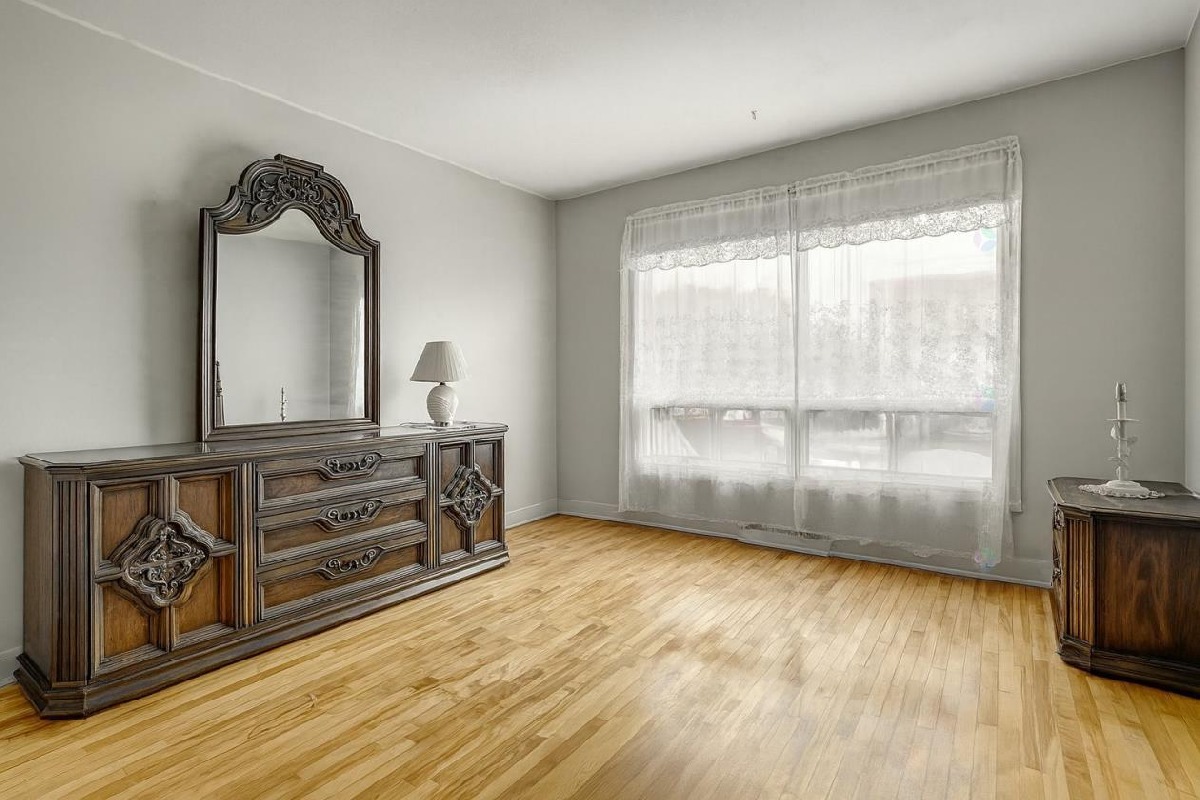 Duplex with garage and potential for a bachelor unit Anjou