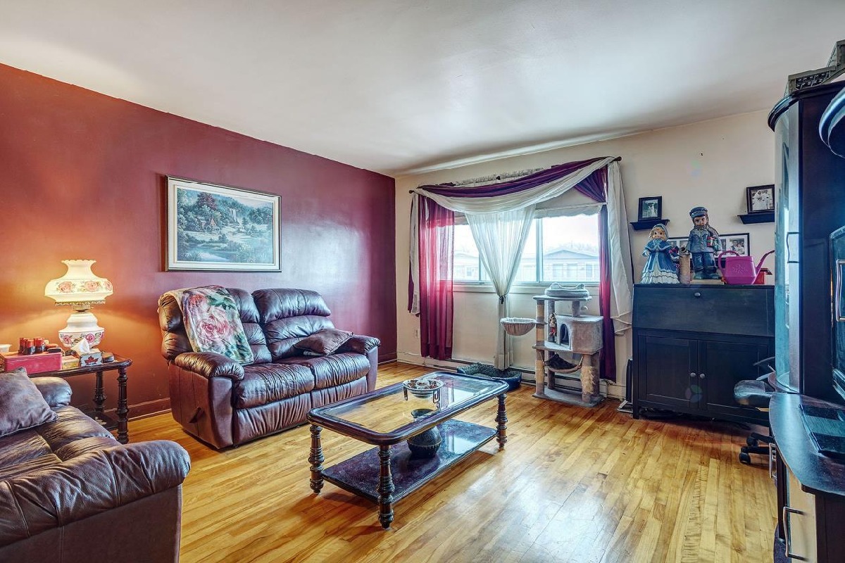 Duplex with garage and potential for a bachelor unit Anjou