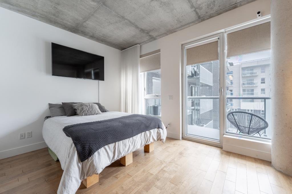 Equipped Studio + Garage, Dynamic Urban Living, Rosemont