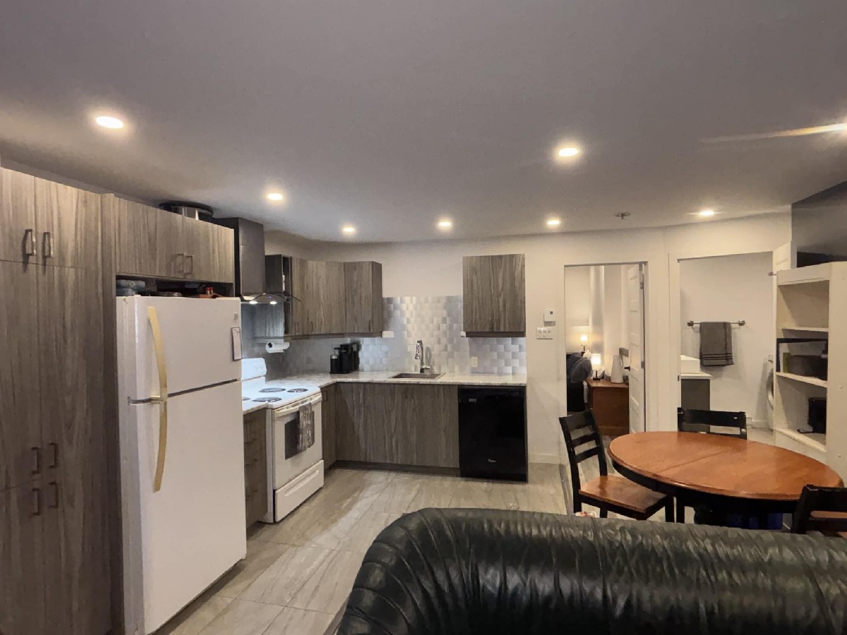 Quality duplex with large garage in Sainte-Sophie