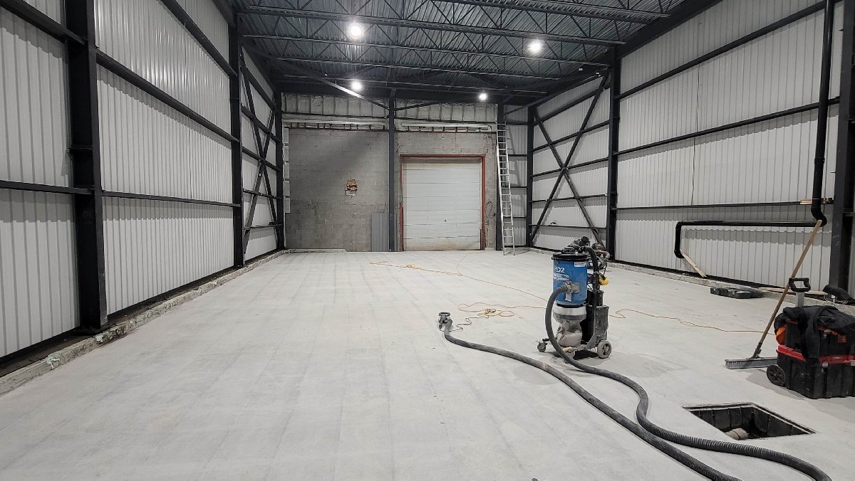 Industrial Building (Office and Warehouse) for Lease