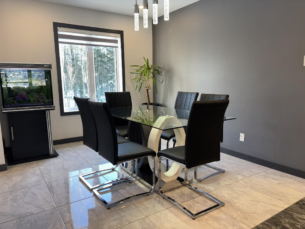 House with Bachelor Apartment � Sainte-Sophie