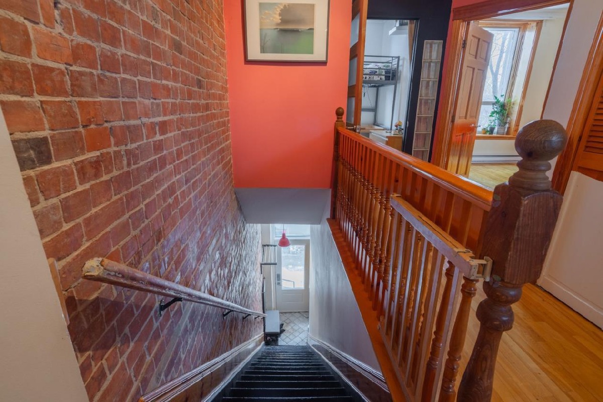 Beautifully renovated condo, fully updated, Montreal