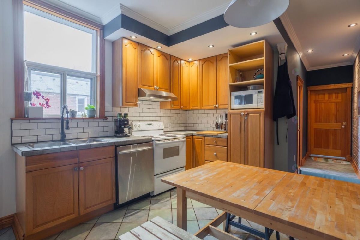 Beautifully renovated condo, fully updated, Montreal