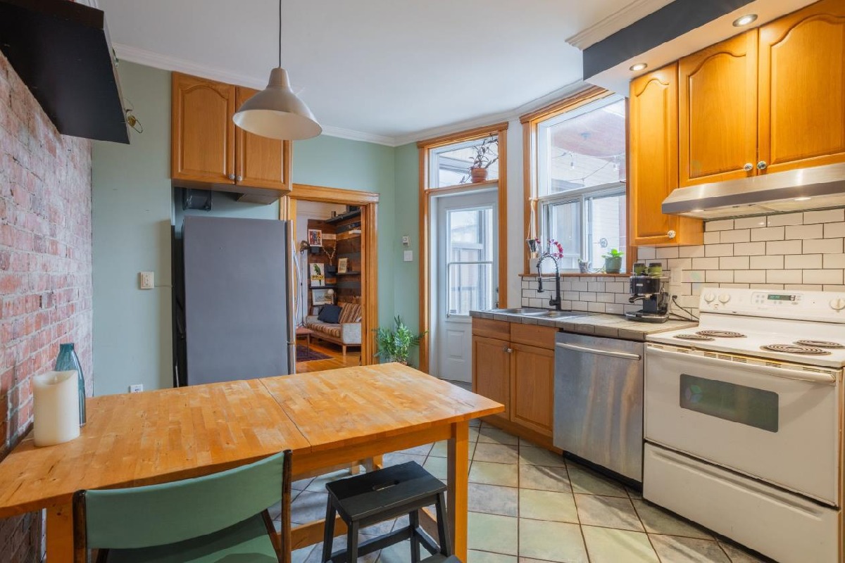 Beautifully renovated condo, fully updated, Montreal