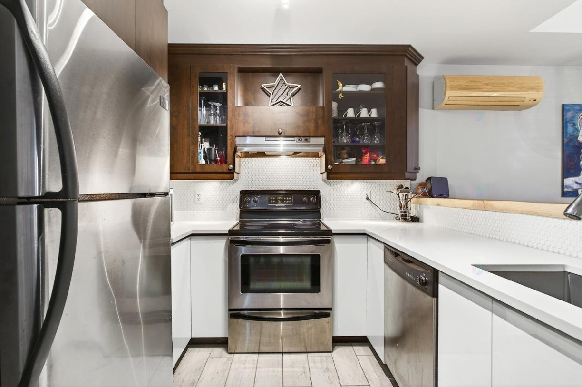 Beautiful 2-bedroom corner unit with garage, Vieux-Rosemont