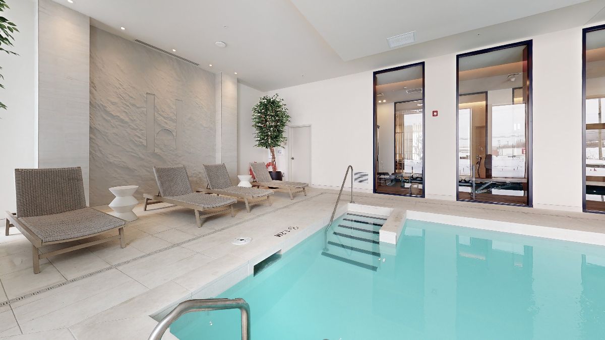 Hemisphere, upscale 5 1/2 condo in Pointe-Claire